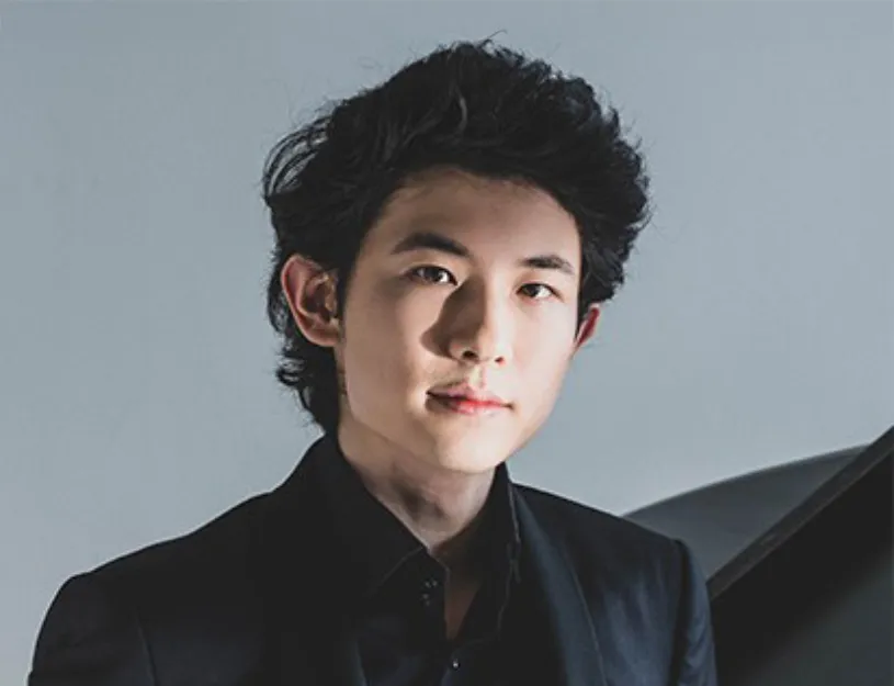 Tony Siqi Yun headshot.