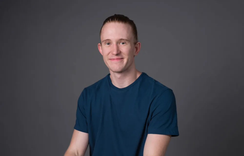 Elliot Hammans headshot